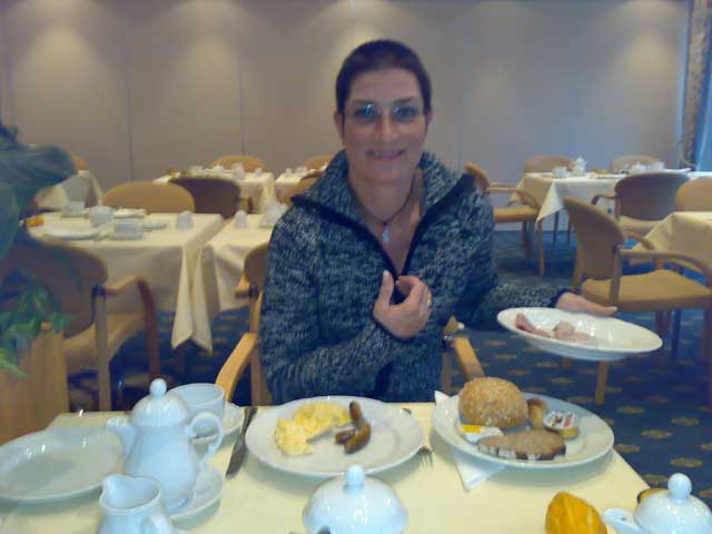 Anja beim Frühstück