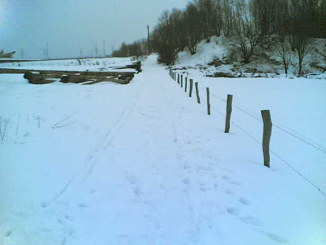 Überall gefrorener Schnee