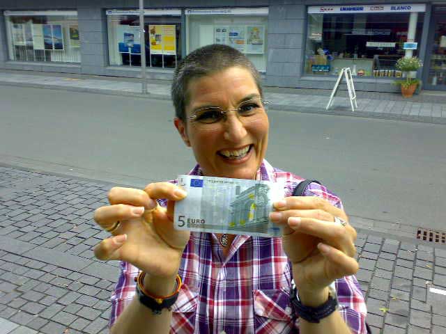 Anja und 5 Euro