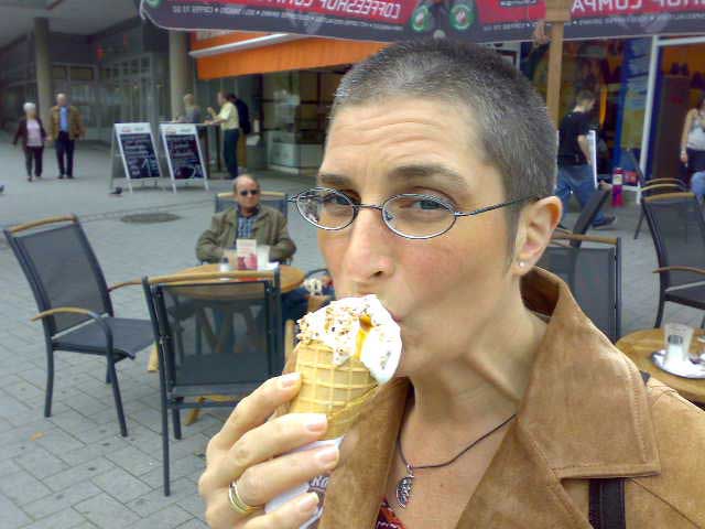 Anja mit Eis