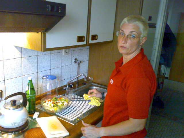 Anja in der Küche