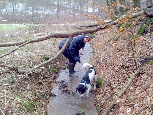 Anja und Paul im Bach