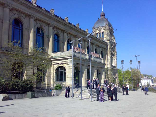 Stadthalle von außen